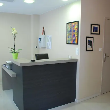 鲁瑟尼乌姆酒店 2* 罗德兹