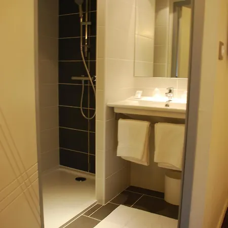 鲁瑟尼乌姆酒店 2* 罗德兹